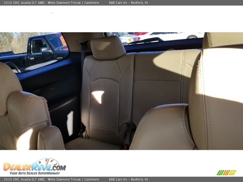 2010 GMC Acadia SLT AWD White Diamond Tricoat / Cashmere Photo #12