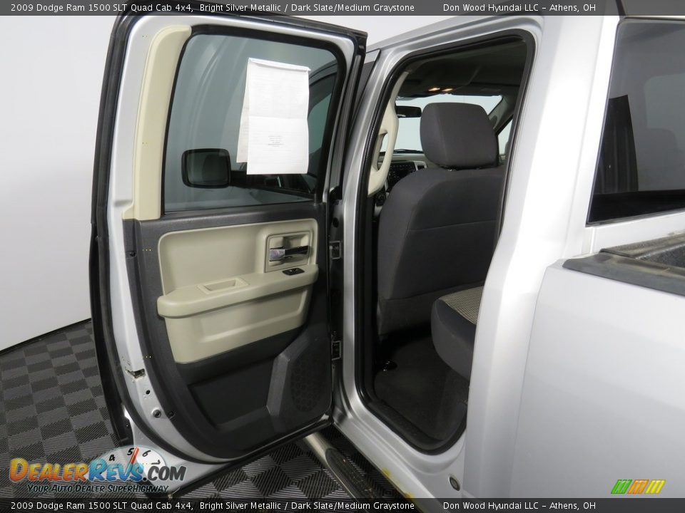 2009 Dodge Ram 1500 SLT Quad Cab 4x4 Bright Silver Metallic / Dark Slate/Medium Graystone Photo #29
