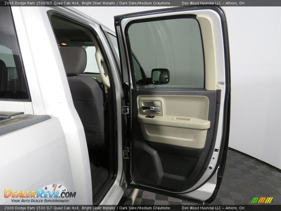2009 Dodge Ram 1500 SLT Quad Cab 4x4 Bright Silver Metallic / Dark Slate/Medium Graystone Photo #32