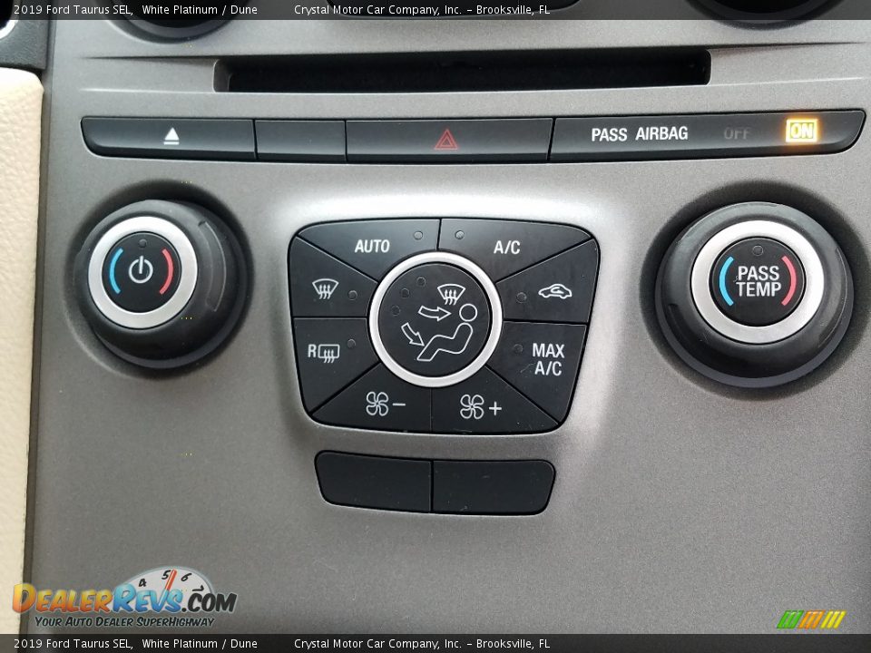 2019 Ford Taurus SEL White Platinum / Dune Photo #16