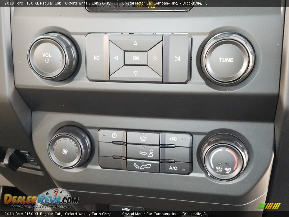 2019 Ford F150 XL Regular Cab Oxford White / Earth Gray Photo #15