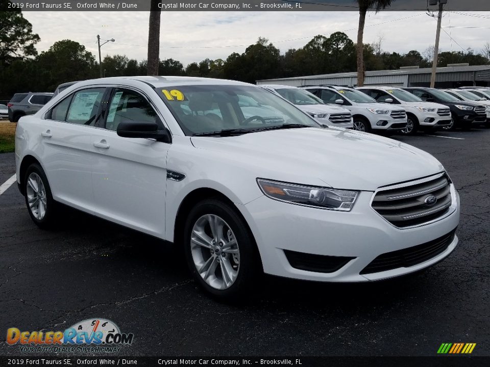 2019 Ford Taurus SE Oxford White / Dune Photo #7