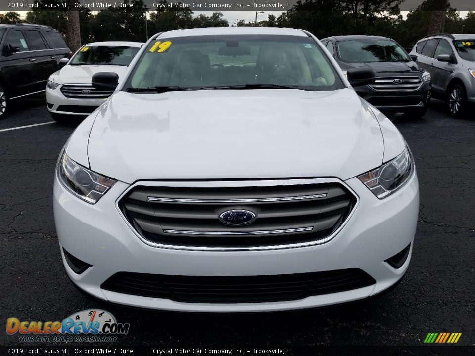 2019 Ford Taurus SE Oxford White / Dune Photo #8