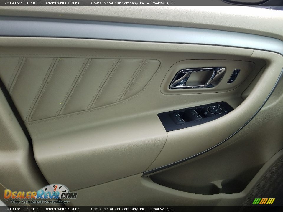 Door Panel of 2019 Ford Taurus SE Photo #17