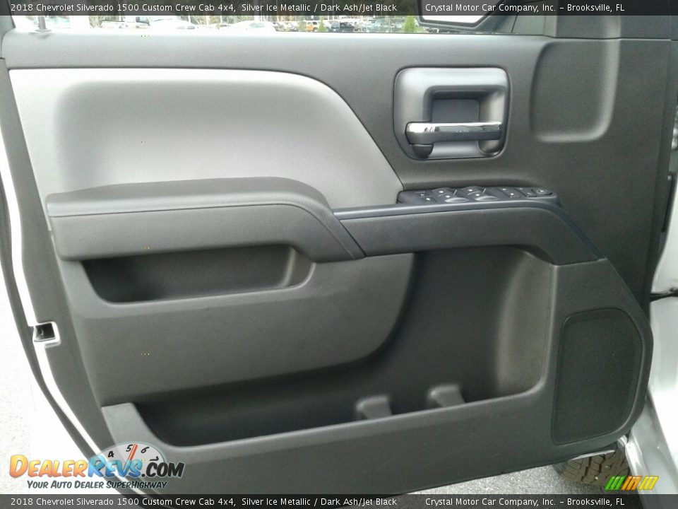 2018 Chevrolet Silverado 1500 Custom Crew Cab 4x4 Silver Ice Metallic / Dark Ash/Jet Black Photo #17