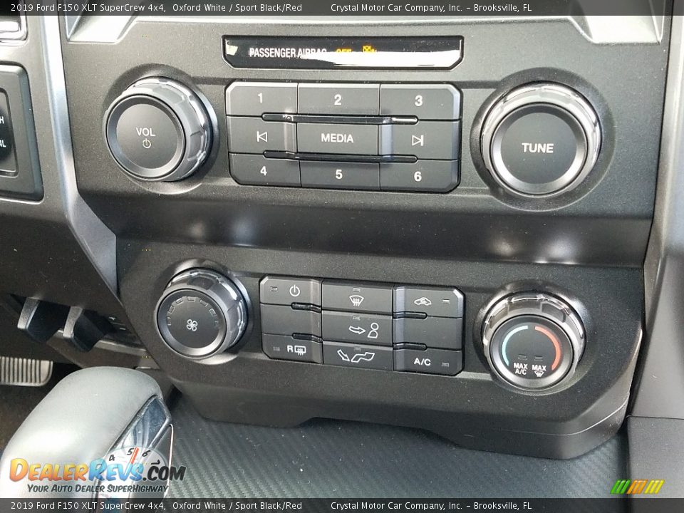 2019 Ford F150 XLT SuperCrew 4x4 Oxford White / Sport Black/Red Photo #16