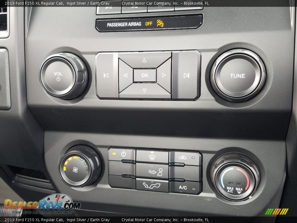 Controls of 2019 Ford F150 XL Regular Cab Photo #15