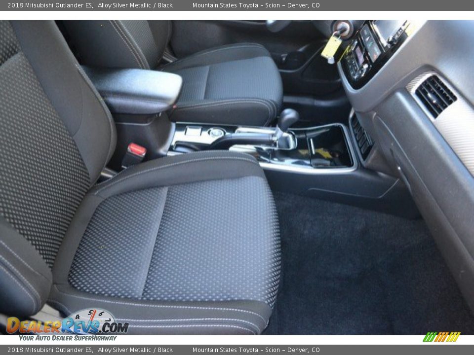 2018 Mitsubishi Outlander ES Alloy Silver Metallic / Black Photo #17