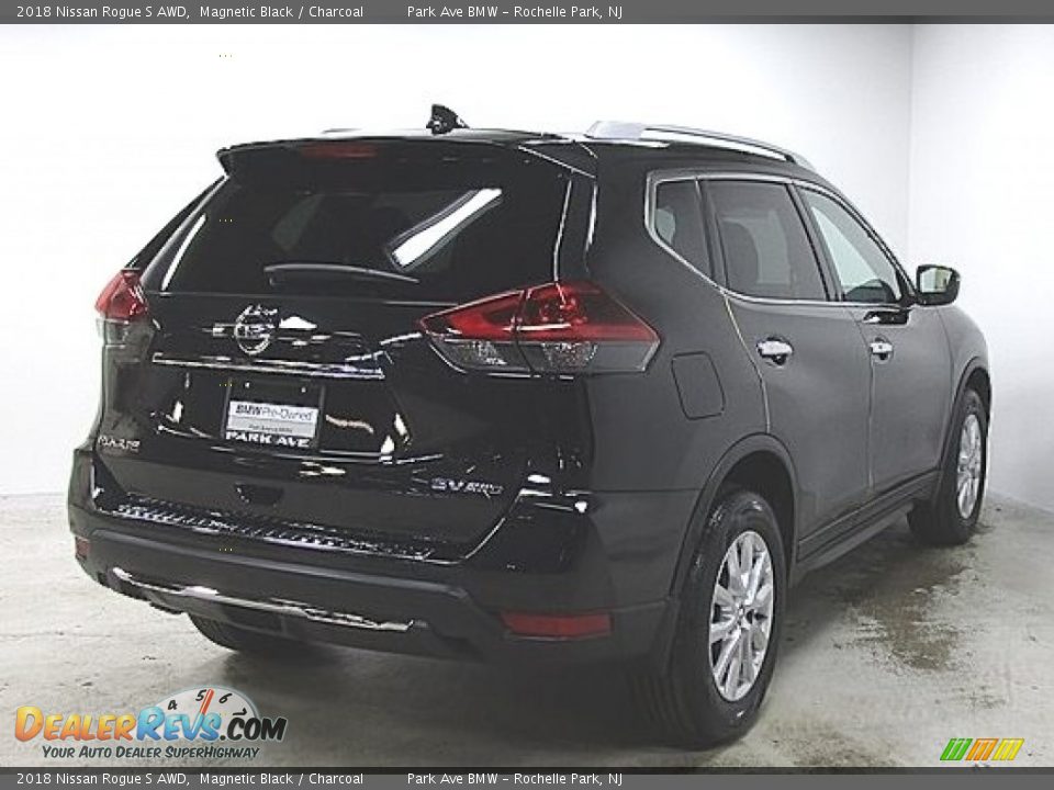 2018 Nissan Rogue S AWD Magnetic Black / Charcoal Photo #4