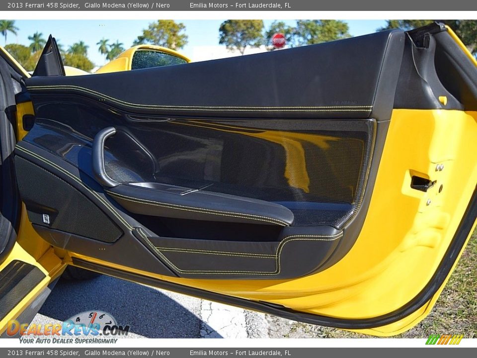 Door Panel of 2013 Ferrari 458 Spider Photo #52