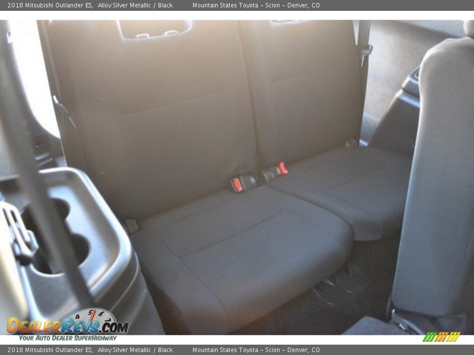 2018 Mitsubishi Outlander ES Alloy Silver Metallic / Black Photo #24