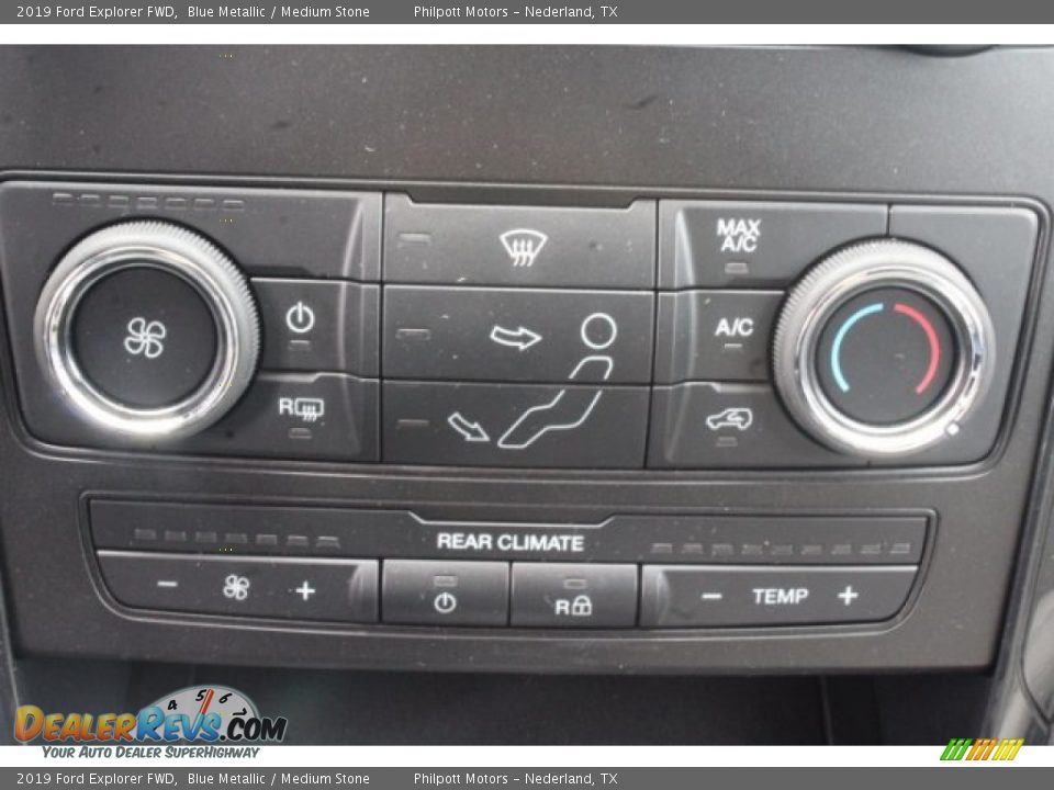 Controls of 2019 Ford Explorer FWD Photo #12