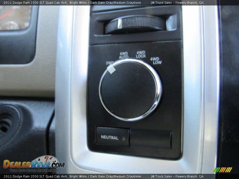 2011 Dodge Ram 1500 SLT Quad Cab 4x4 Bright White / Dark Slate Gray/Medium Graystone Photo #16