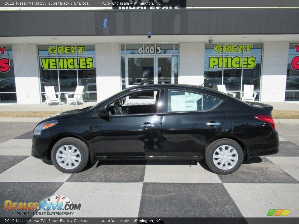 2019 Nissan Versa SV Super Black / Charcoal Photo #1
