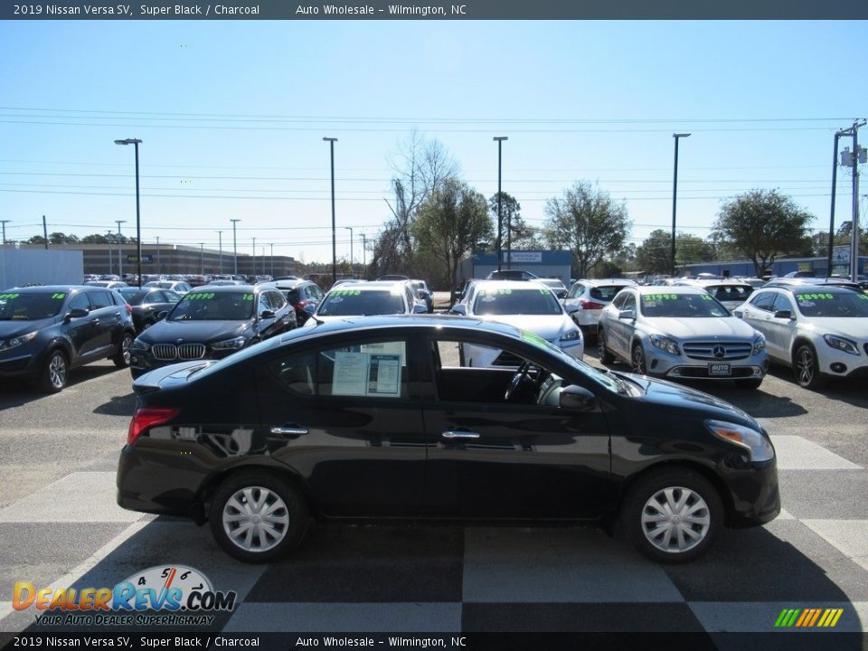 2019 Nissan Versa SV Super Black / Charcoal Photo #3
