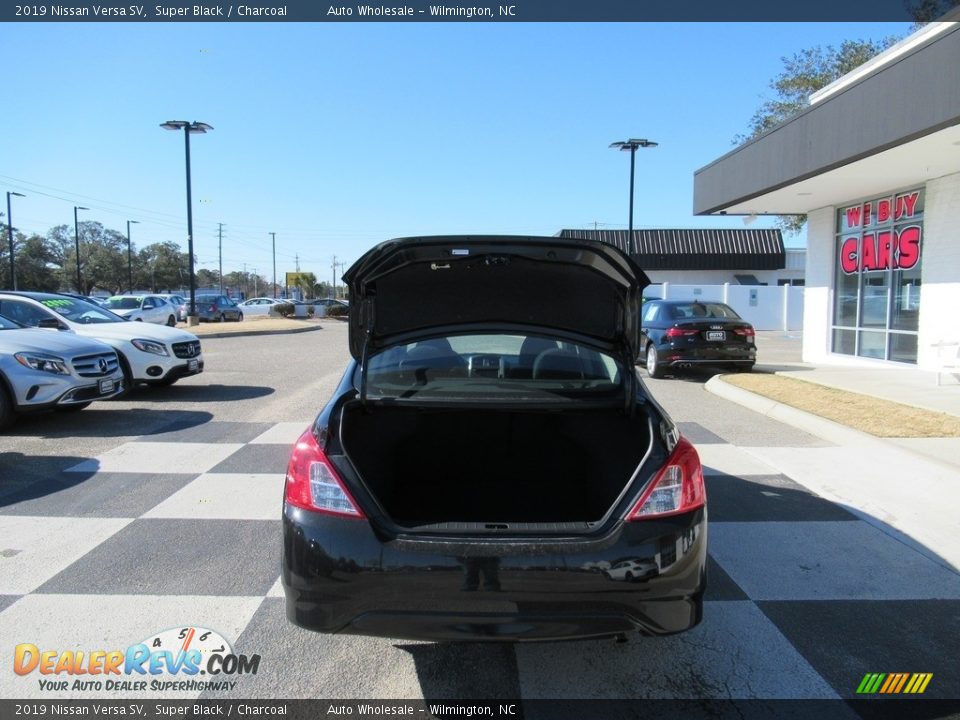 2019 Nissan Versa SV Super Black / Charcoal Photo #5