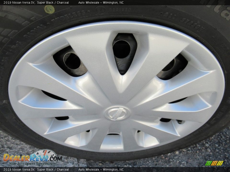 2019 Nissan Versa SV Super Black / Charcoal Photo #7