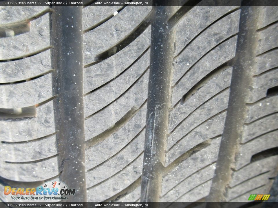 2019 Nissan Versa SV Super Black / Charcoal Photo #9