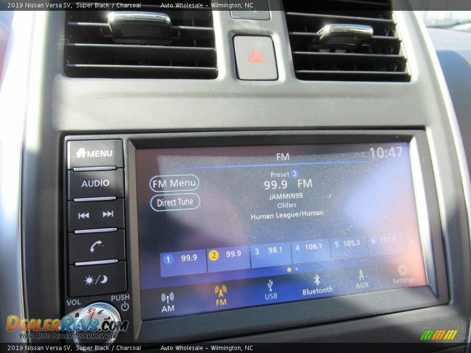 2019 Nissan Versa SV Super Black / Charcoal Photo #16