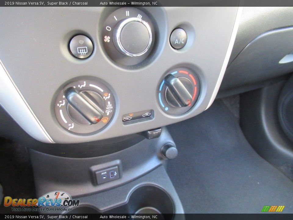 2019 Nissan Versa SV Super Black / Charcoal Photo #18