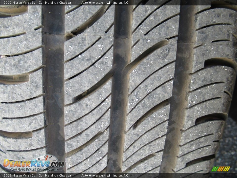 2019 Nissan Versa SV Gun Metallic / Charcoal Photo #9