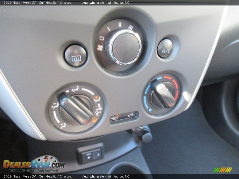 2019 Nissan Versa SV Gun Metallic / Charcoal Photo #18