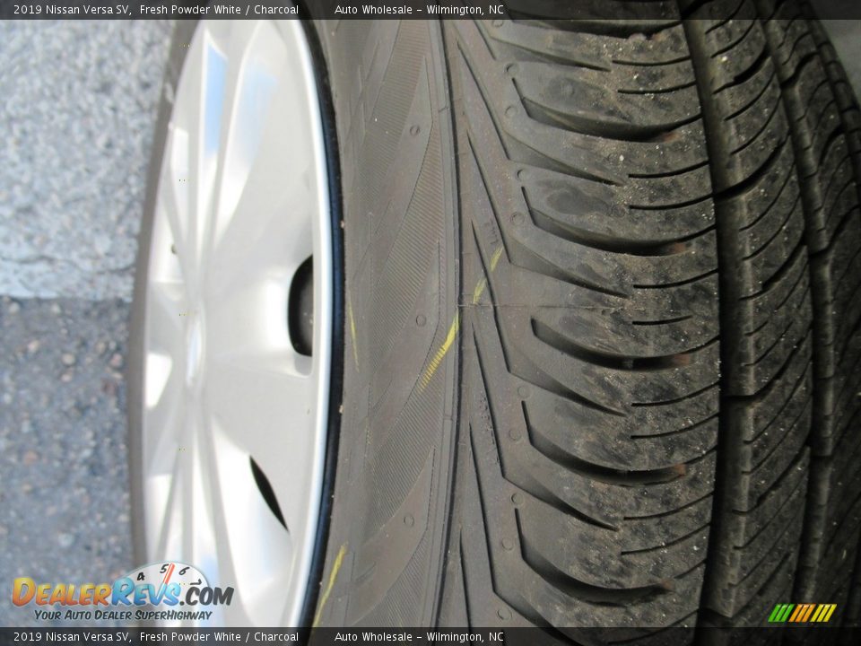 2019 Nissan Versa SV Fresh Powder White / Charcoal Photo #8