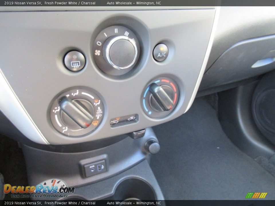 2019 Nissan Versa SV Fresh Powder White / Charcoal Photo #18