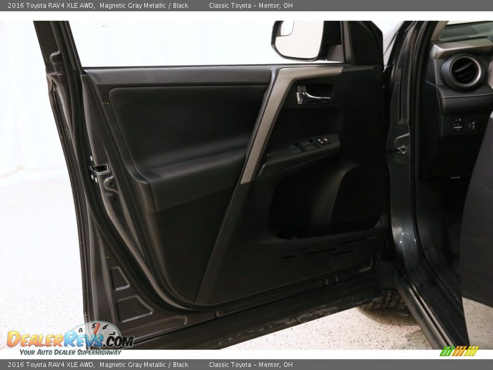 2016 Toyota RAV4 XLE AWD Magnetic Gray Metallic / Black Photo #4