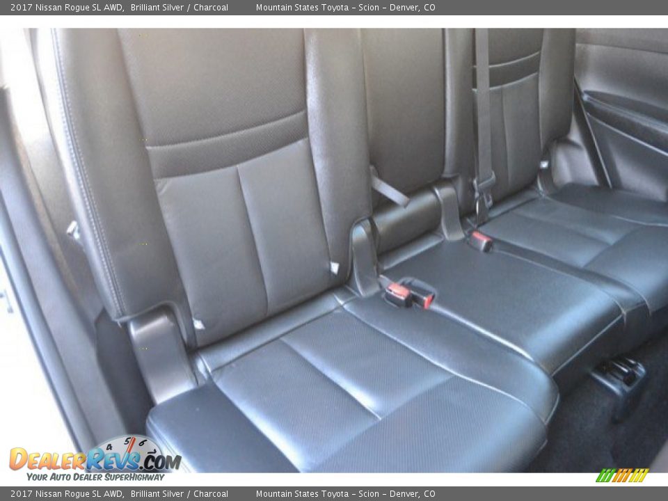 2017 Nissan Rogue SL AWD Brilliant Silver / Charcoal Photo #24