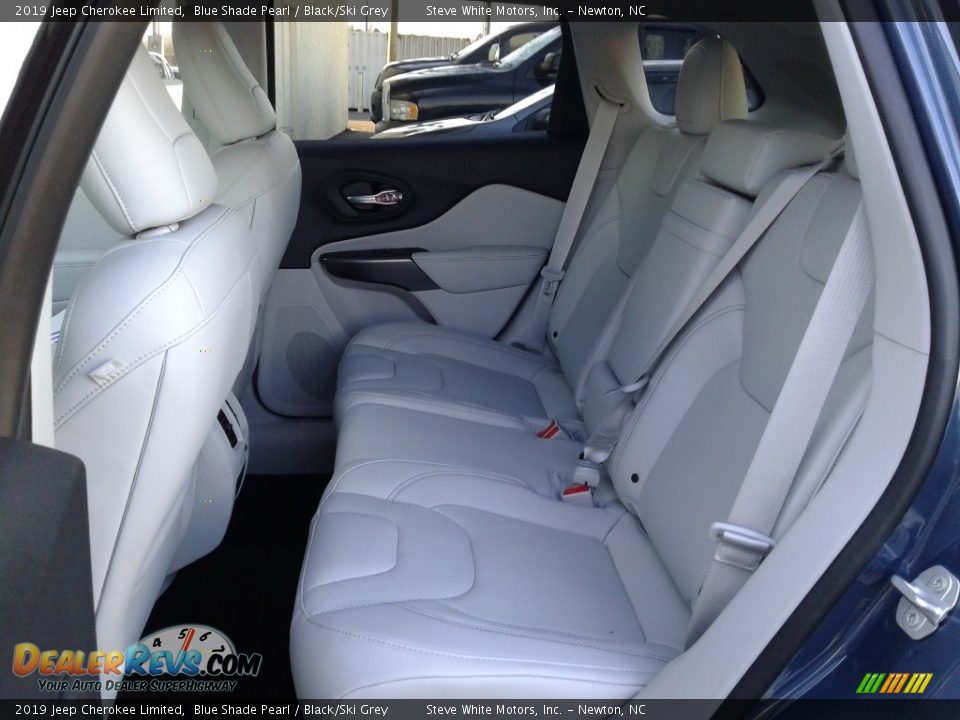 Rear Seat of 2019 Jeep Cherokee Limited Photo #11