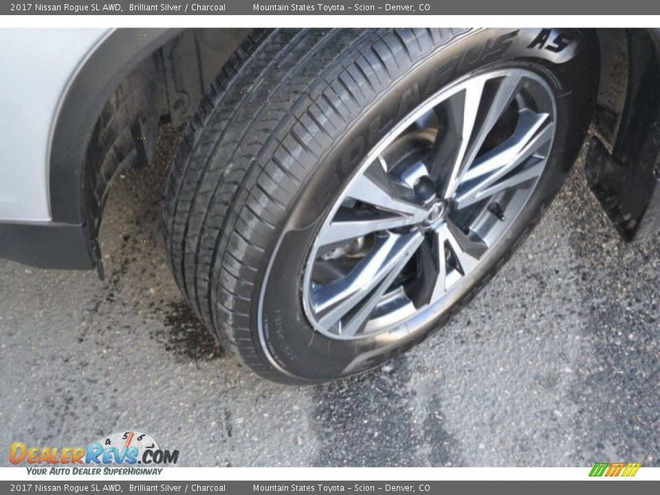 2017 Nissan Rogue SL AWD Brilliant Silver / Charcoal Photo #29