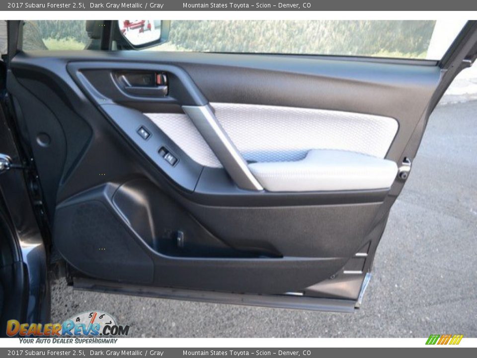 2017 Subaru Forester 2.5i Dark Gray Metallic / Gray Photo #25