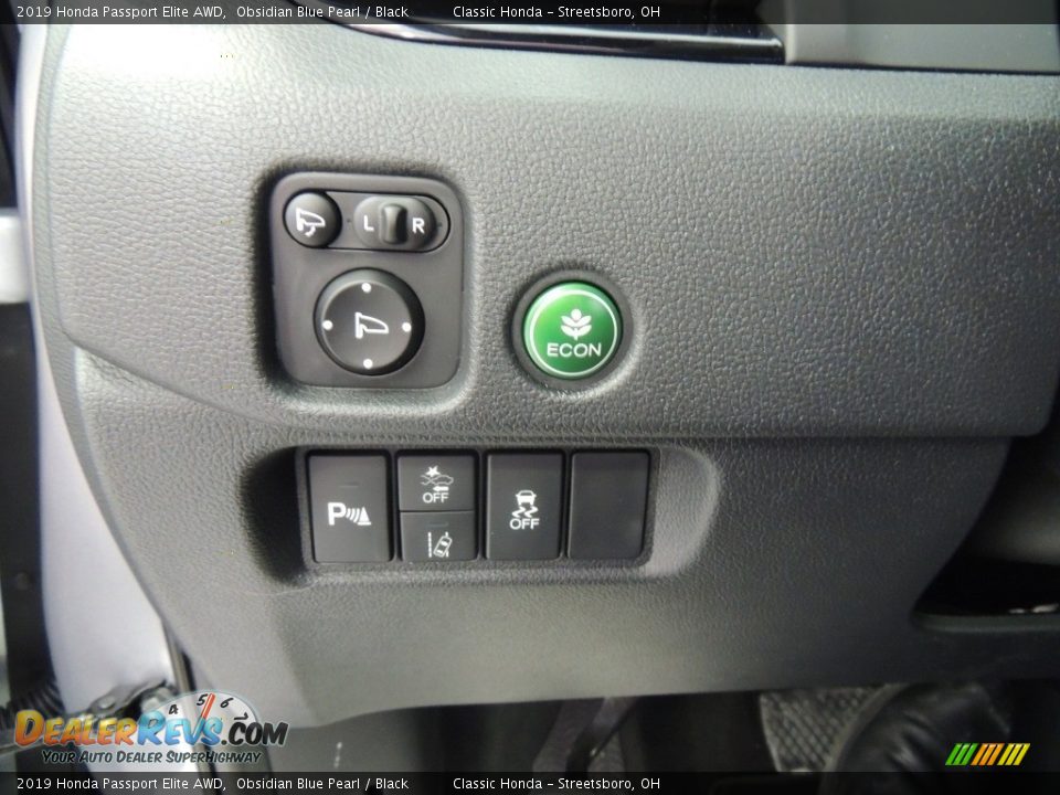 Controls of 2019 Honda Passport Elite AWD Photo #20