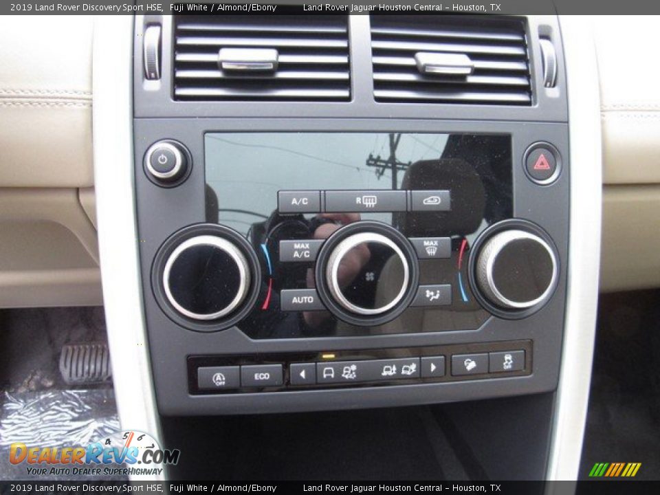 Controls of 2019 Land Rover Discovery Sport HSE Photo #33