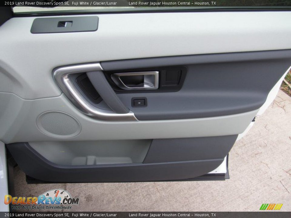 Door Panel of 2019 Land Rover Discovery Sport SE Photo #19
