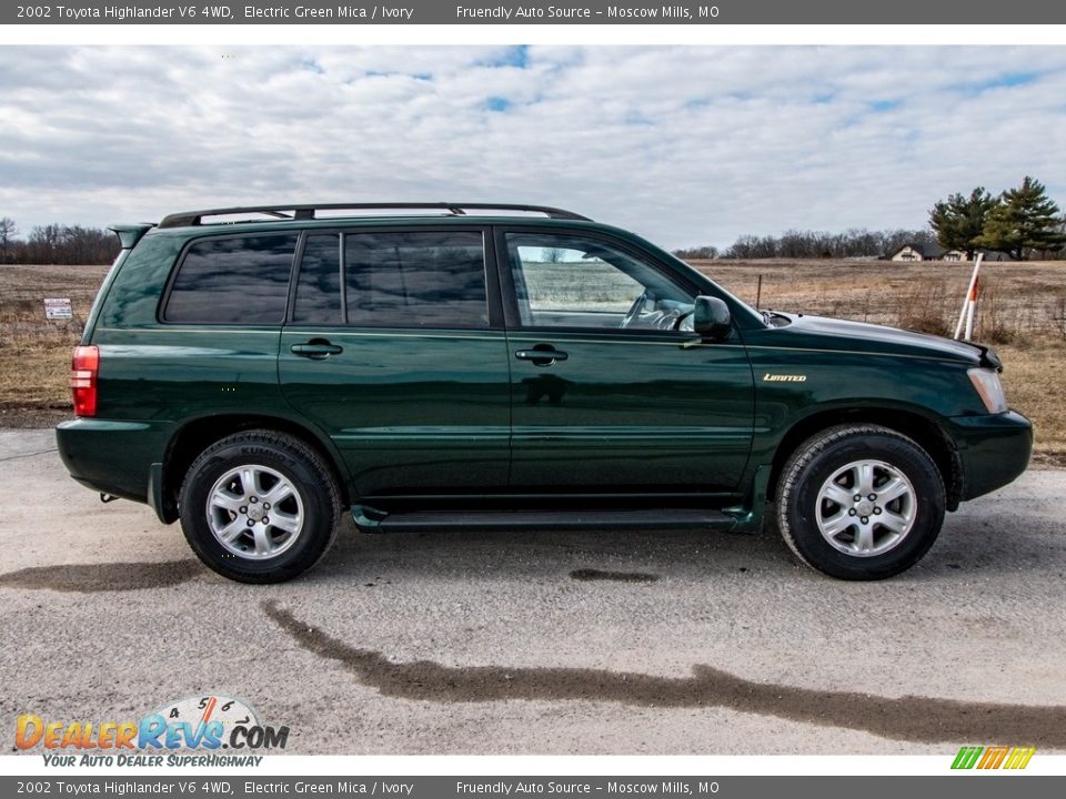 2002 Toyota Highlander V6 4WD Electric Green Mica / Ivory Photo #3