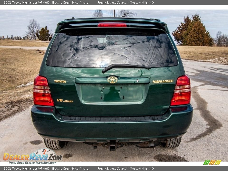 2002 Toyota Highlander V6 4WD Electric Green Mica / Ivory Photo #5