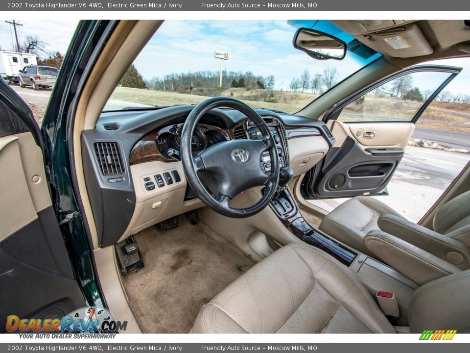 2002 Toyota Highlander V6 4WD Electric Green Mica / Ivory Photo #20