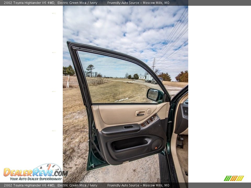 2002 Toyota Highlander V6 4WD Electric Green Mica / Ivory Photo #22