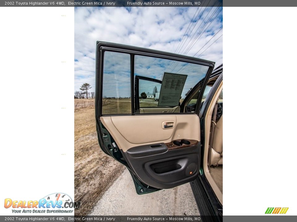 2002 Toyota Highlander V6 4WD Electric Green Mica / Ivory Photo #23