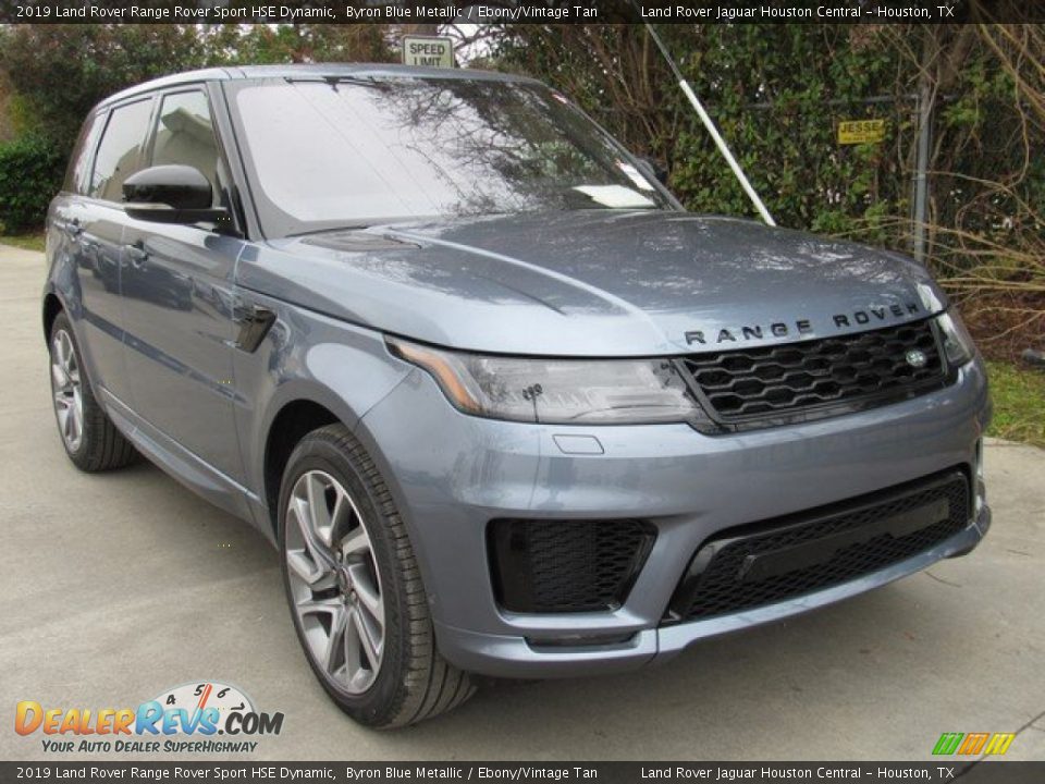 Front 3/4 View of 2019 Land Rover Range Rover Sport HSE Dynamic Photo #2