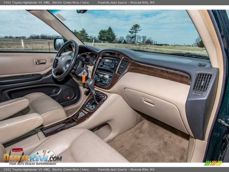 2002 Toyota Highlander V6 4WD Electric Green Mica / Ivory Photo #27