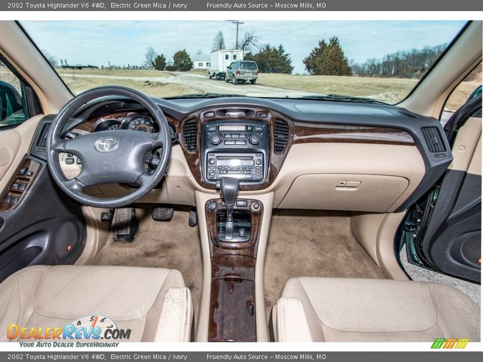 2002 Toyota Highlander V6 4WD Electric Green Mica / Ivory Photo #31