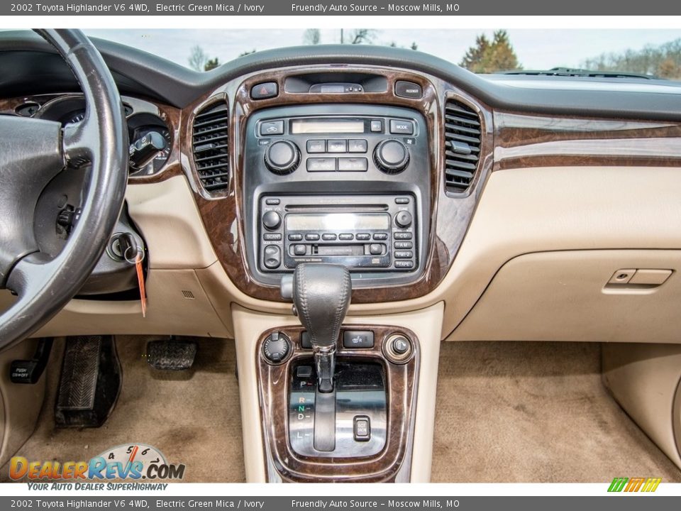 2002 Toyota Highlander V6 4WD Electric Green Mica / Ivory Photo #32