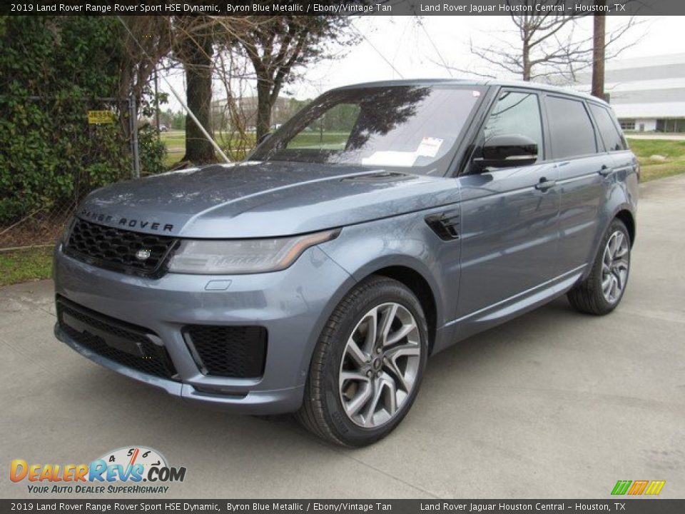 Front 3/4 View of 2019 Land Rover Range Rover Sport HSE Dynamic Photo #10