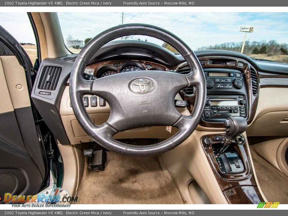 2002 Toyota Highlander V6 4WD Electric Green Mica / Ivory Photo #33