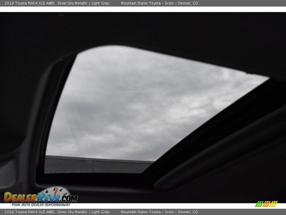 2019 Toyota RAV4 XLE AWD Silver Sky Metallic / Light Gray Photo #9
