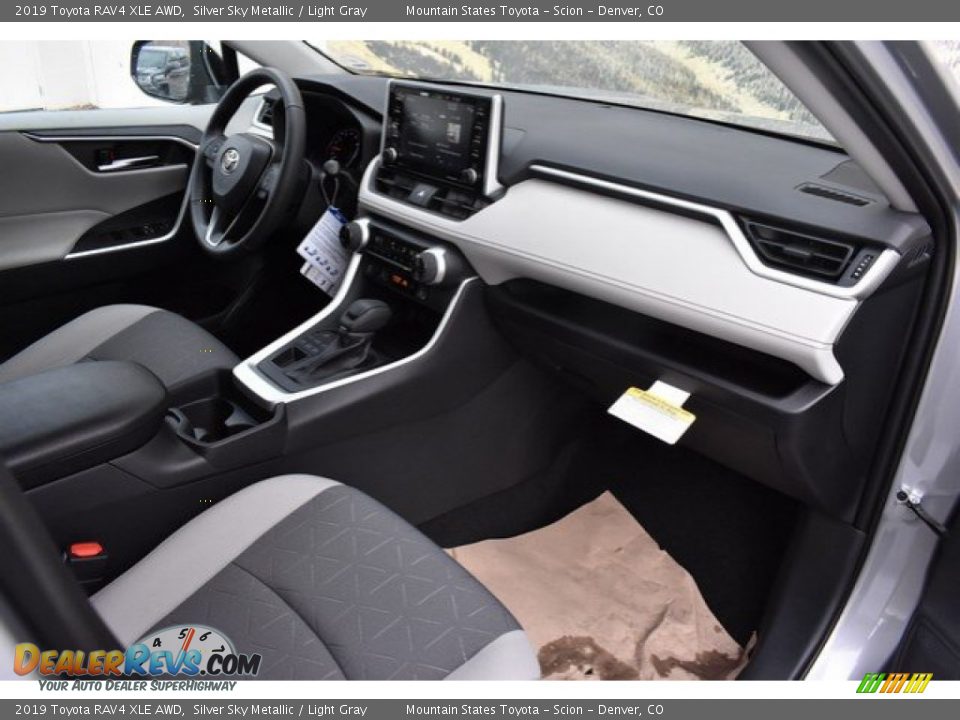 2019 Toyota RAV4 XLE AWD Silver Sky Metallic / Light Gray Photo #11
