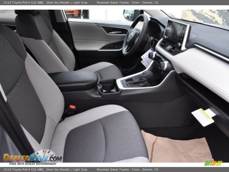2019 Toyota RAV4 XLE AWD Silver Sky Metallic / Light Gray Photo #12